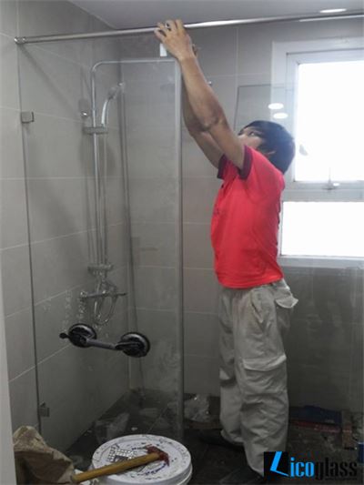 PHÒNG TẮM KÍNH TẠI CHUNG CƯ NHÀ 2209B 