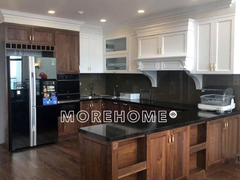 Mẫu tủ bếp gỗ óc chó tân cổ điển được sản xuất từ 100% gỗ nhập khẩu với nhiều kiểu dáng khác nhau, nhưng luôn mang đến sự trọng, tiện ích cho người dùng.